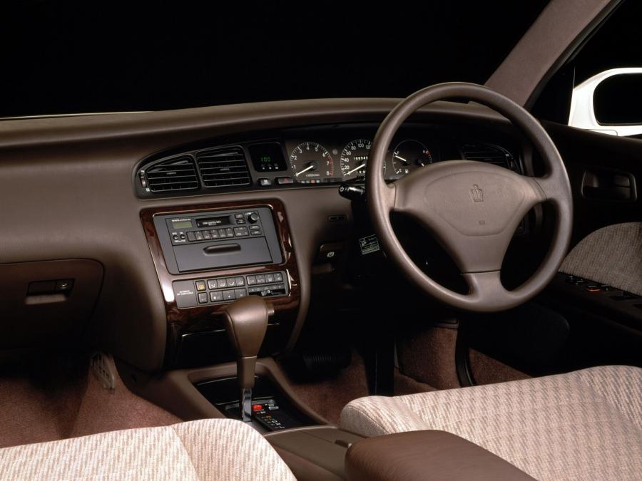  Toyota Crown 1993 года  (фото 3 из 11)